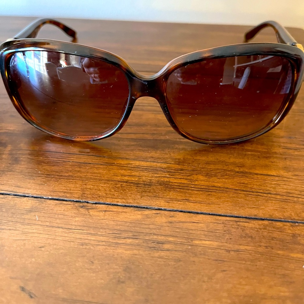 Gucci sunglasses and case